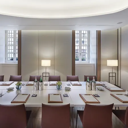 Mandarin Oriental, Ξενοδοχείο