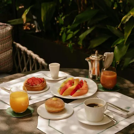 Mandarin Oriental, Hotel
