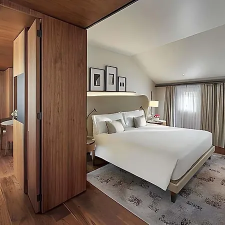 Mandarin Oriental, Hotel