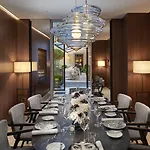 Mandarin Oriental, 호텔