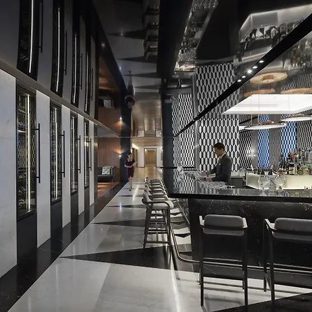 Mandarin Oriental, Hotel