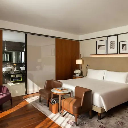 Mandarin Oriental, Hotel